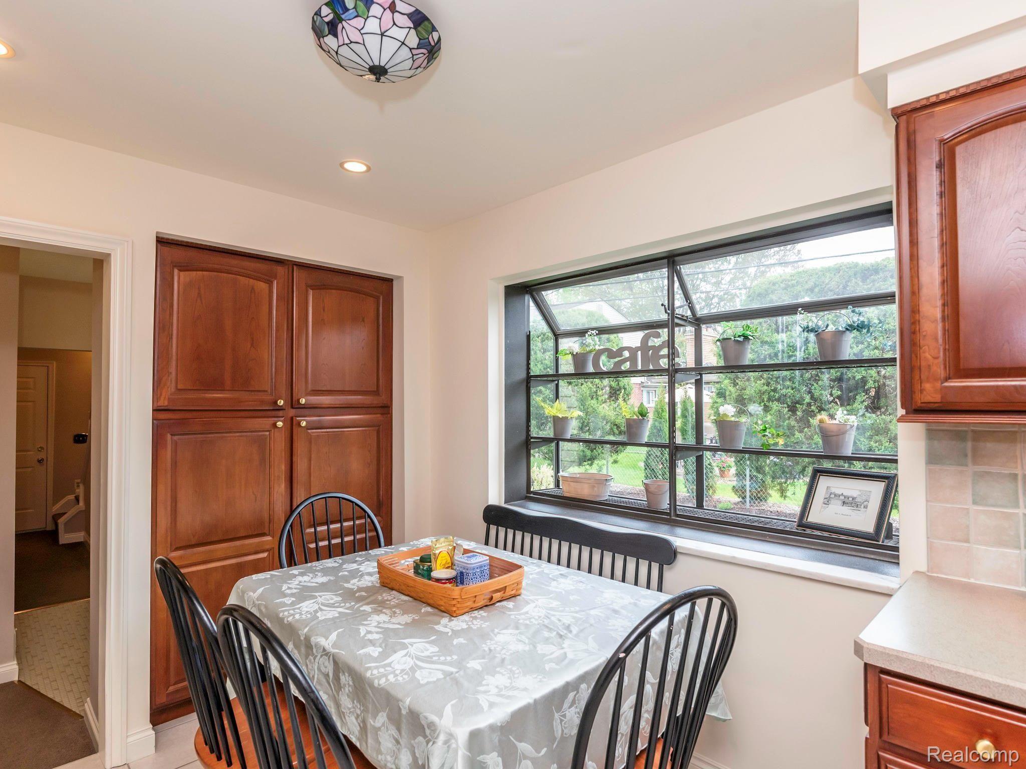 563 North Rosedale Court Grosse Pointe, MI 48236 - Photo 20 of 75 034_20.jpg