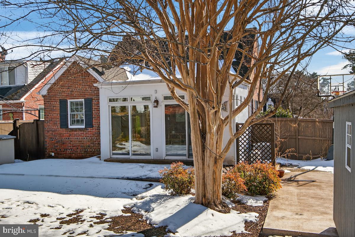 100 East Maple Street Alexandria, VA 22301 - Photo 101 of 114 a front view of a house with a yard