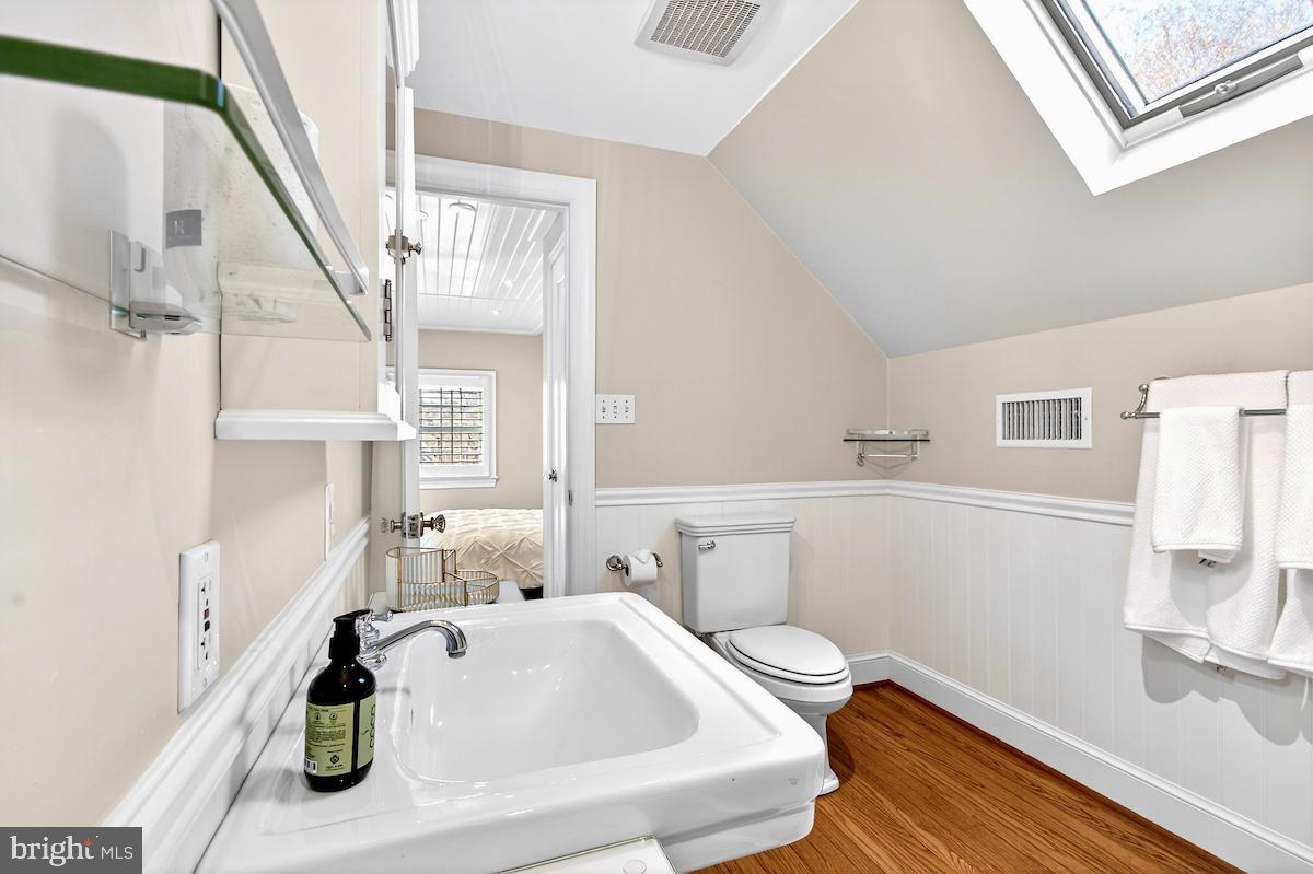 100 East Maple Street Alexandria, VA 22301 - Photo 56 of 114 a bathroom with a sink a toilet and a bathtub