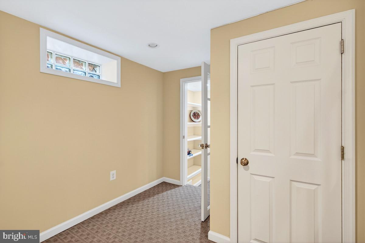 100 East Maple Street Alexandria, VA 22301 - Photo 69 of 114 a view of a hallway with wooden floor and closet