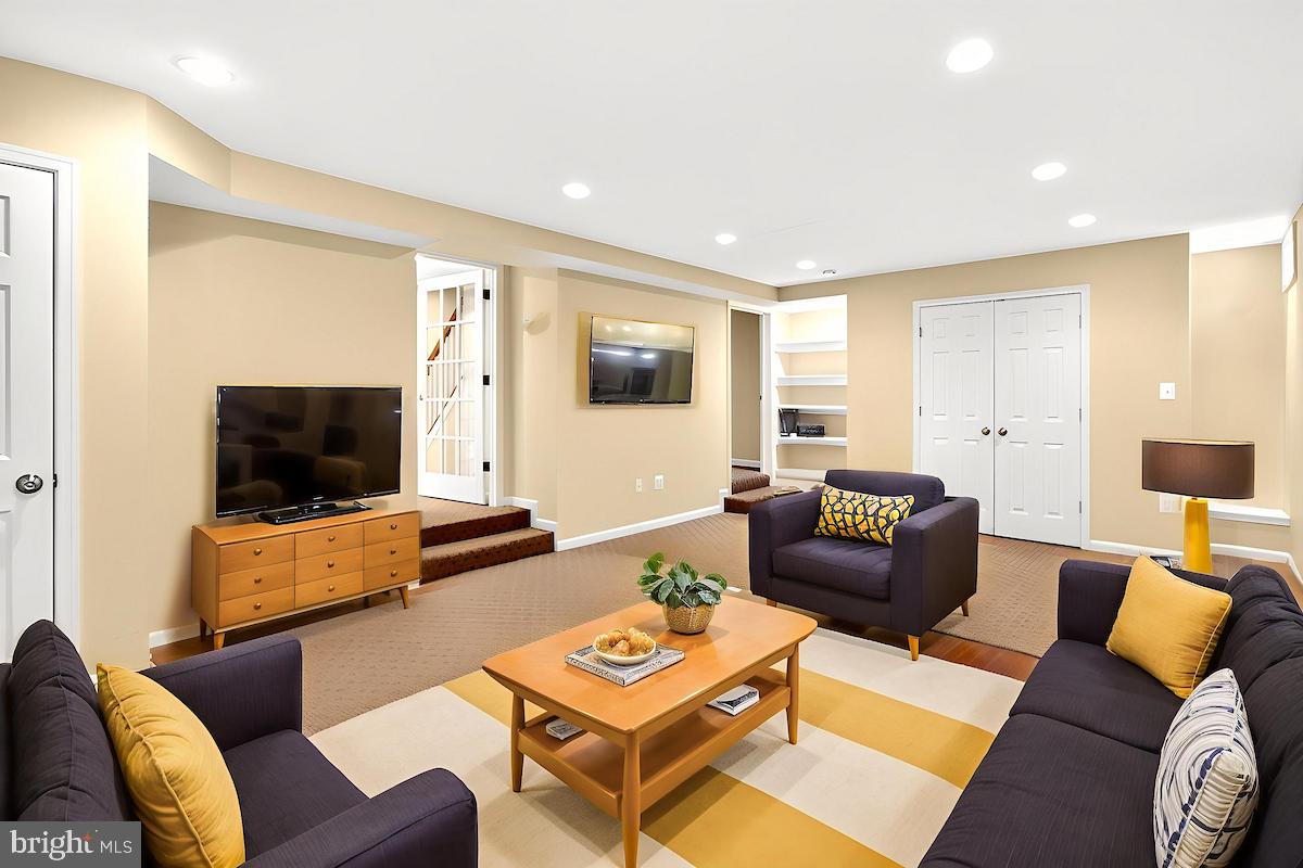 100 East Maple Street Alexandria, VA 22301 - Photo 75 of 114 a living room with furniture and a flat screen tv