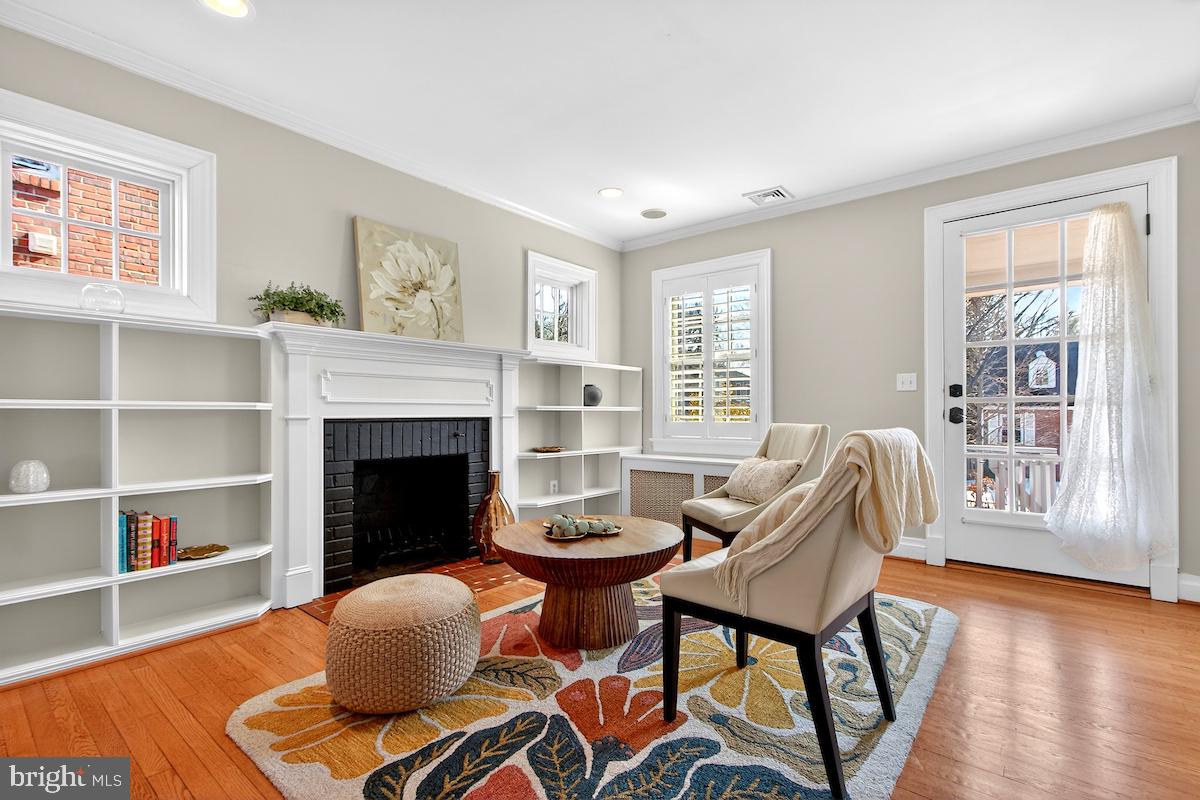 100 East Maple Street Alexandria, VA 22301 - Photo 9 of 114 a living room with furniture and a fireplace