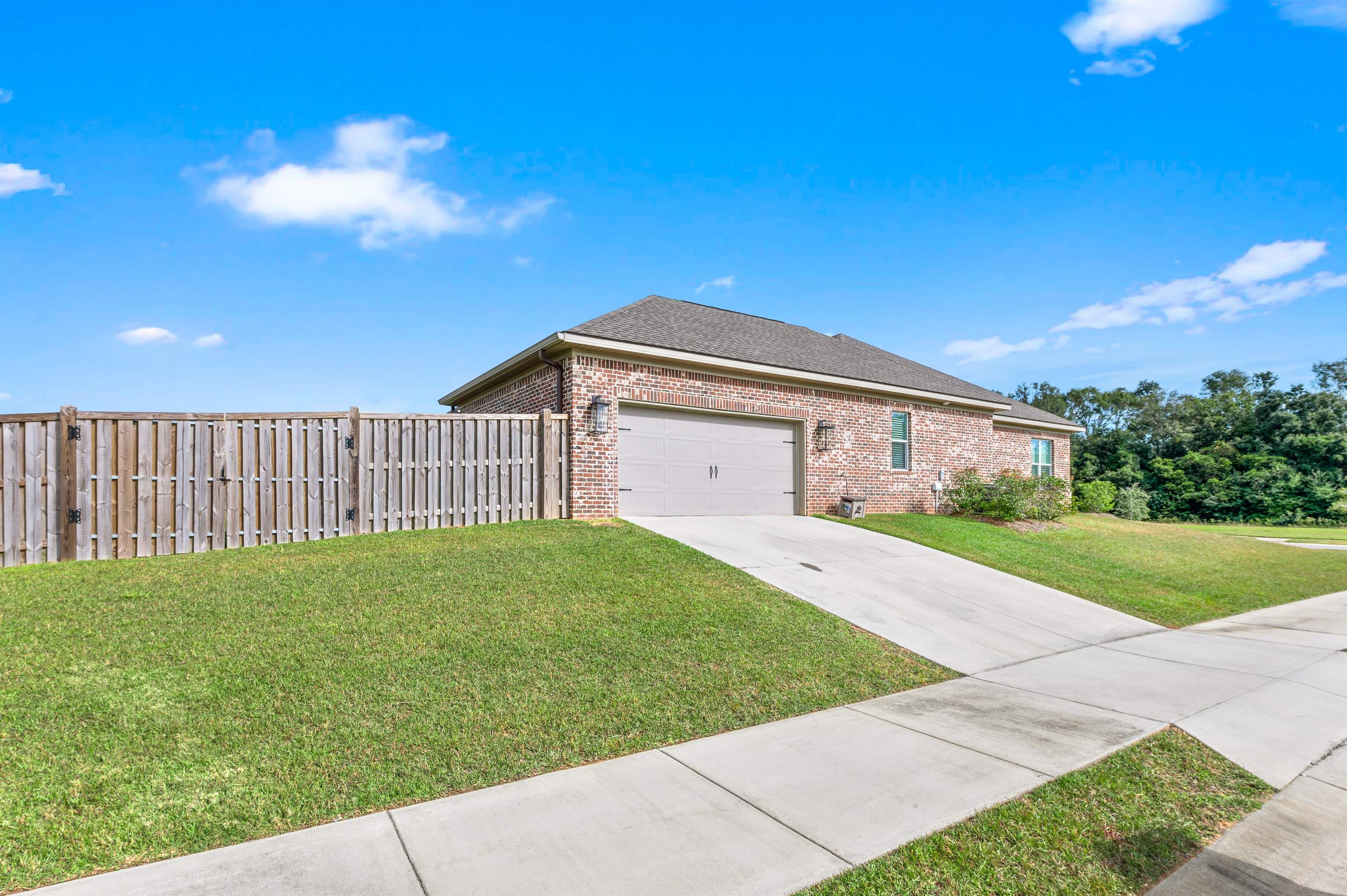 322 Garrison Boulevard Fairhope, AL 36532 - Photo 3 of 42 side