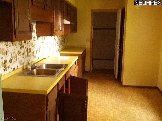 576 Trump Road Northeast Atwater, OH 44201 - Photo 2 of 12