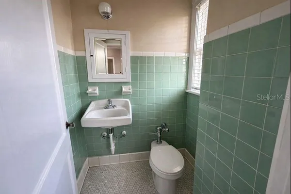 $17 | 725 West Central Avenue, Winter Haven, FL 33880