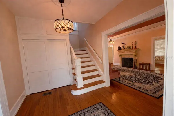 $17 | 725 West Central Avenue, Winter Haven, FL 33880