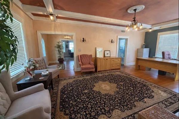 $17 | 725 West Central Avenue, Winter Haven, FL 33880