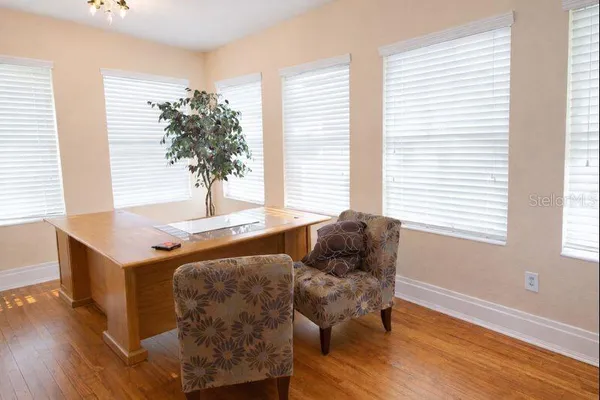 $17 | 725 West Central Avenue, Winter Haven, FL 33880