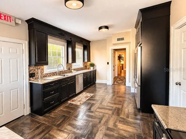 $17 | 725 West Central Avenue, Winter Haven, FL 33880