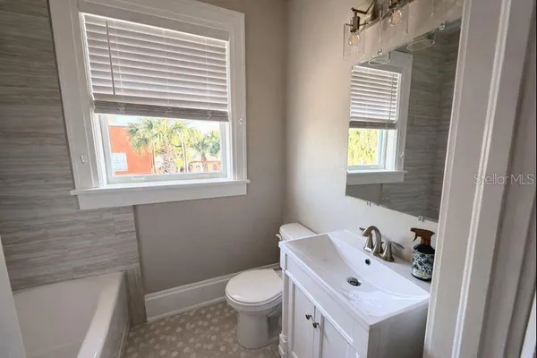 $17 | 725 West Central Avenue, Winter Haven, FL 33880