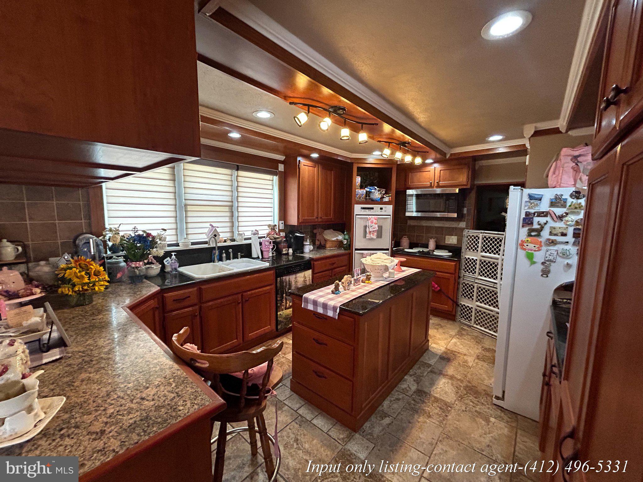 500 Raystown Road Everett, PA 15537 - Photo 17 of 41 Warm and inviting kitchen space.