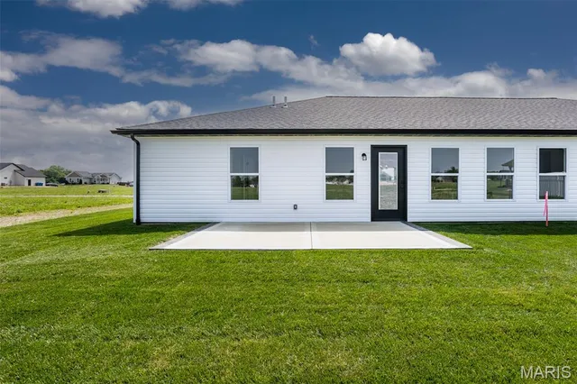 $271,000 | 116 Bridgeport Drive, Moro, IL 62067