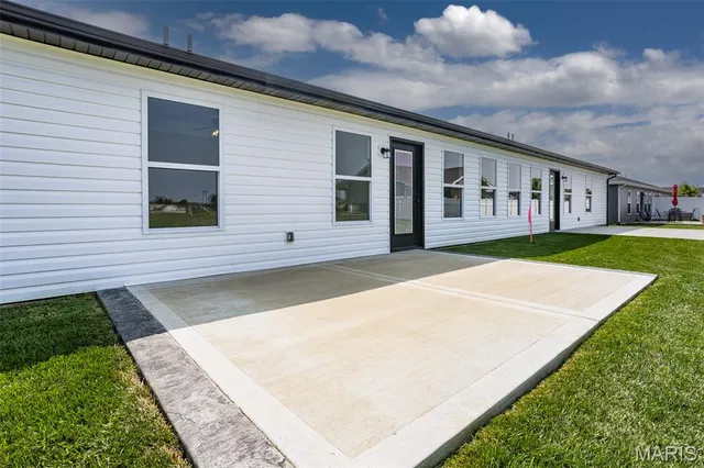 $271,000 | 116 Bridgeport Drive, Moro, IL 62067