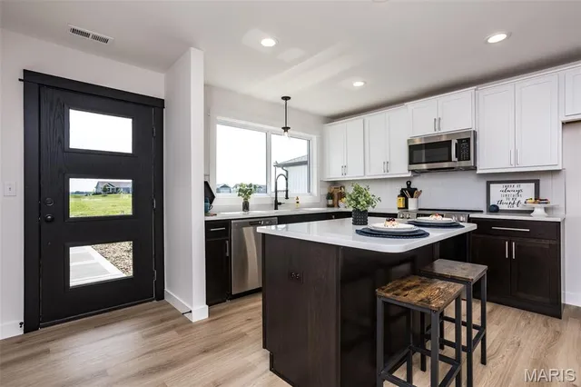 $271,000 | 116 Bridgeport Drive, Moro, IL 62067