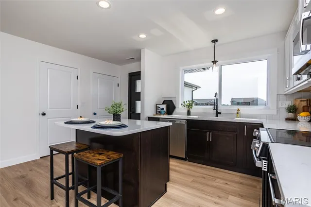 $271,000 | 116 Bridgeport Drive, Moro, IL 62067