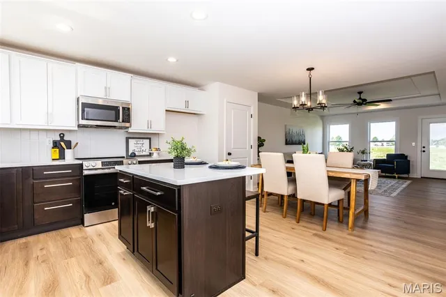 $271,000 | 116 Bridgeport Drive, Moro, IL 62067