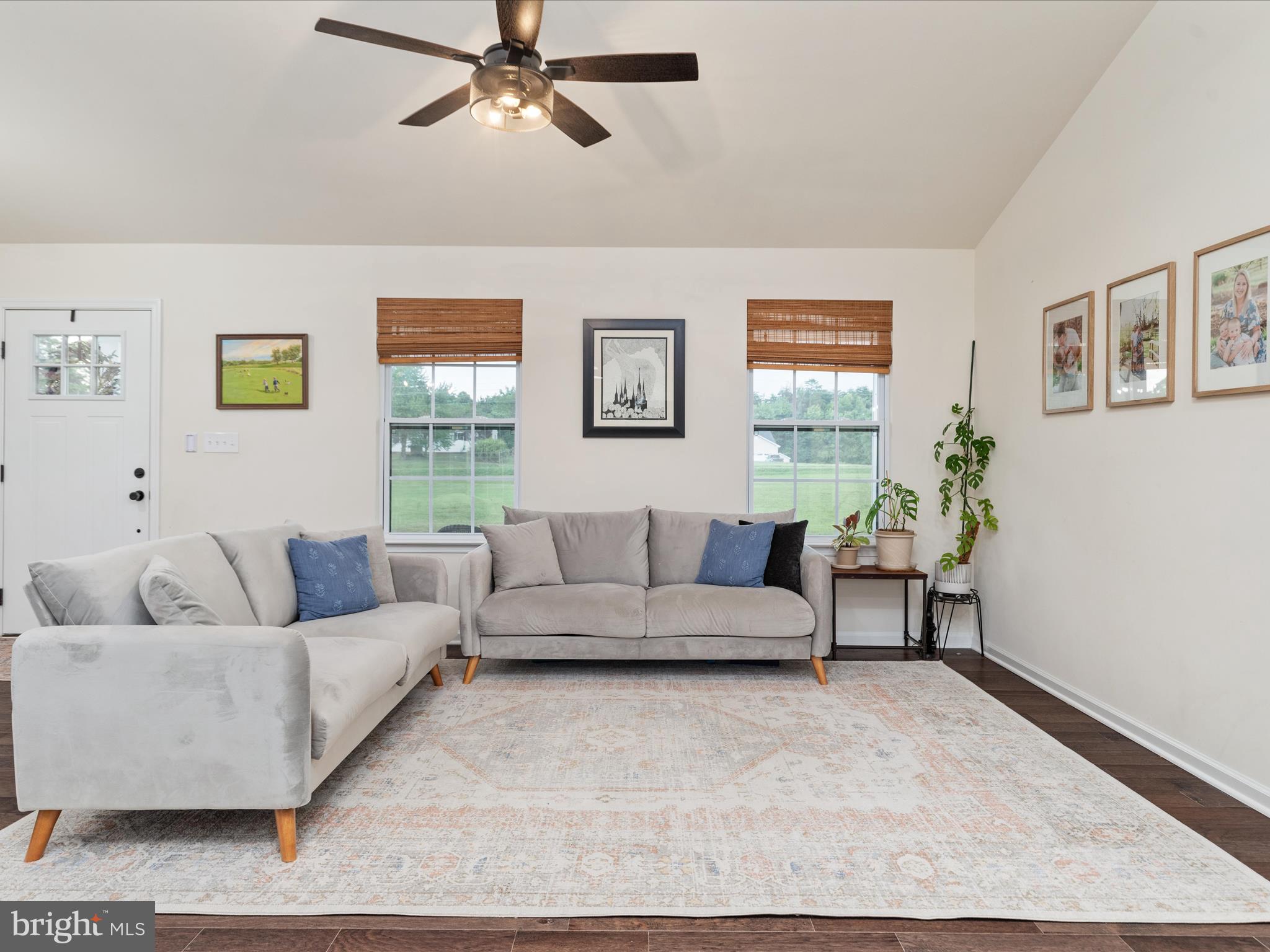 4576 Midland Road Midland, VA 22728 - Photo 5 of 39 large open living area with vaulted ceilings