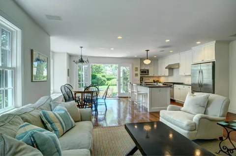 162 Sayre's Path, Wainscott, NY 11975