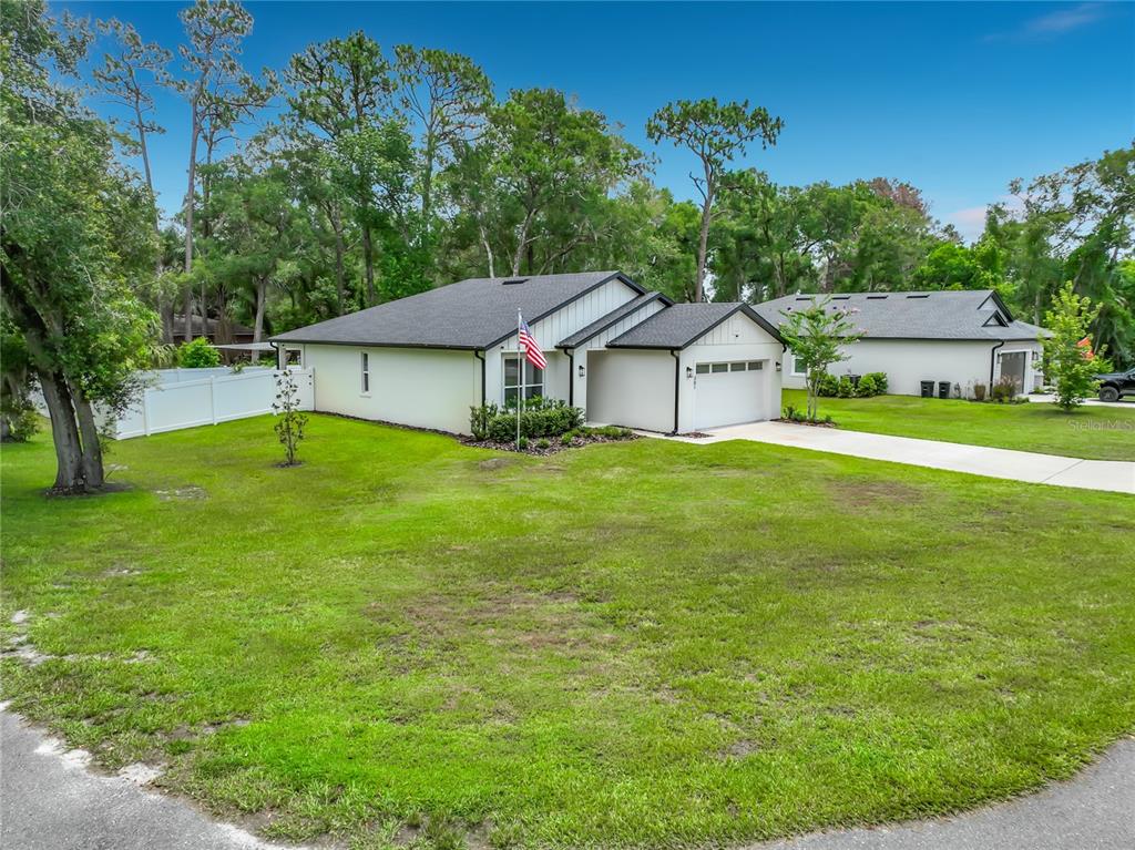 301 4th Street Geneva, FL 32732 - Photo 3 of 39