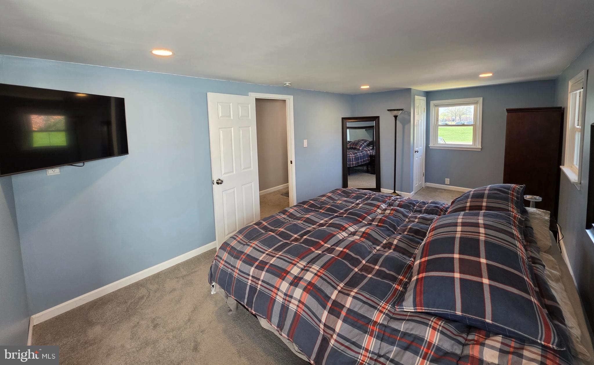 142 New Road Horsham, PA 19044 - Photo 22 of 38 a bedroom with a bed and a flat screen tv