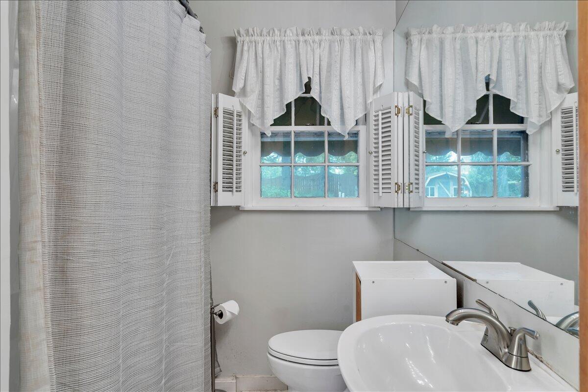1525 West Ruritan Road Roanoke, VA 24012 - Photo 27 of 62 a bathroom with a toilet and a sink