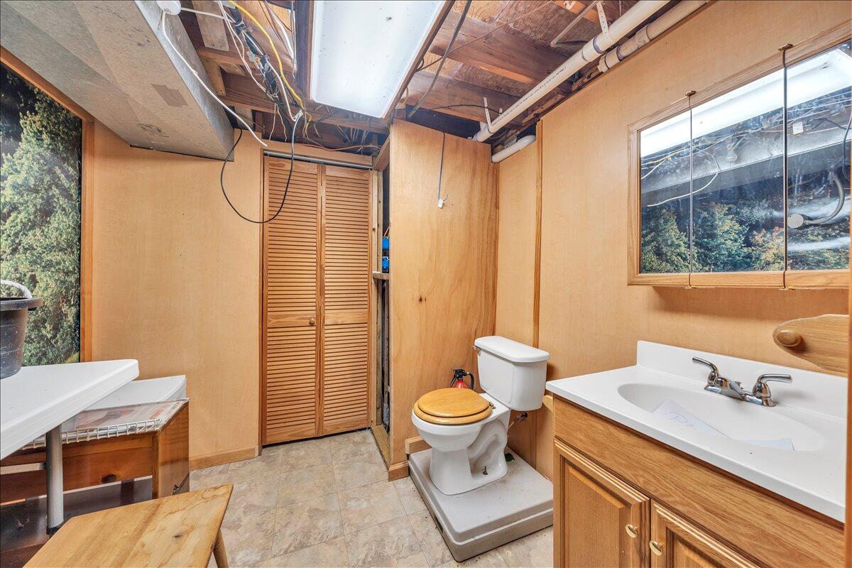 1525 West Ruritan Road Roanoke, VA 24012 - Photo 38 of 62 a bathroom with a sink toilet and shower