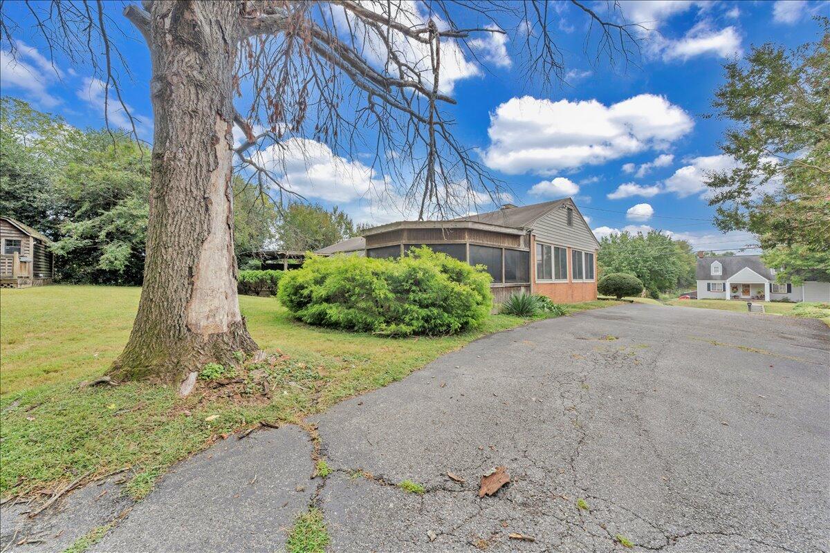 1525 West Ruritan Road Roanoke, VA 24012 - Photo 42 of 62 a view of a house with a yard