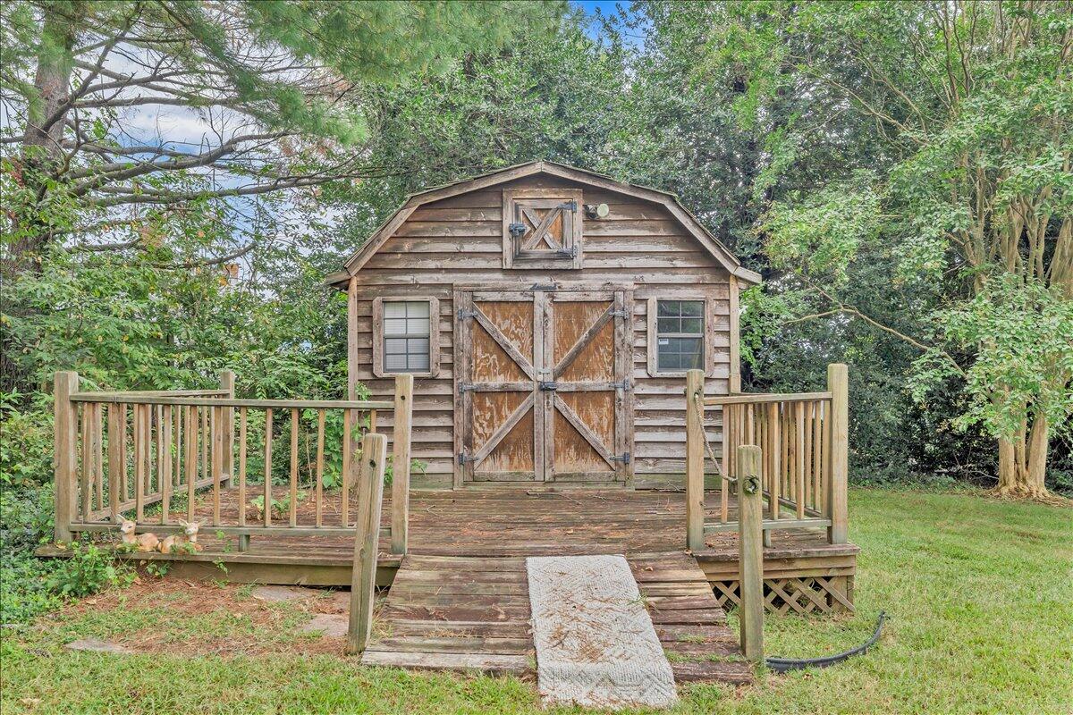 1525 West Ruritan Road Roanoke, VA 24012 - Photo 45 of 62 a view of front of house with a yard