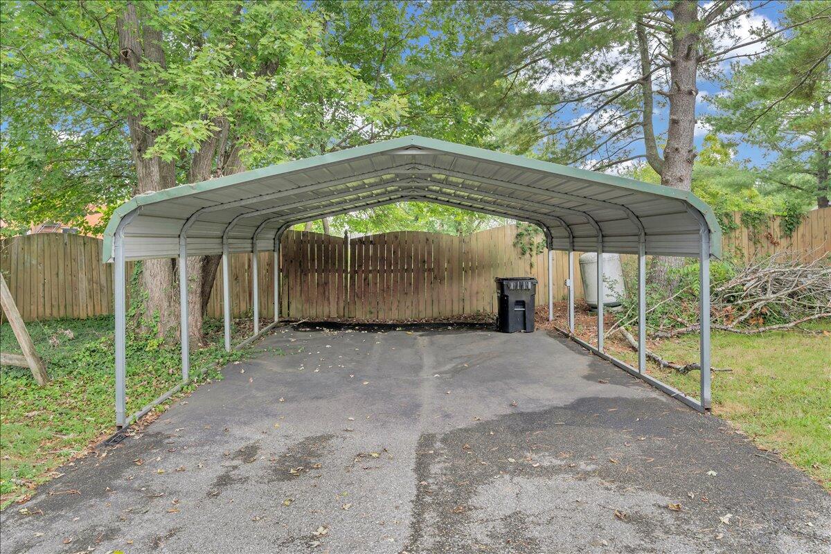 1525 West Ruritan Road Roanoke, VA 24012 - Photo 49 of 62 a view of backyard with green space