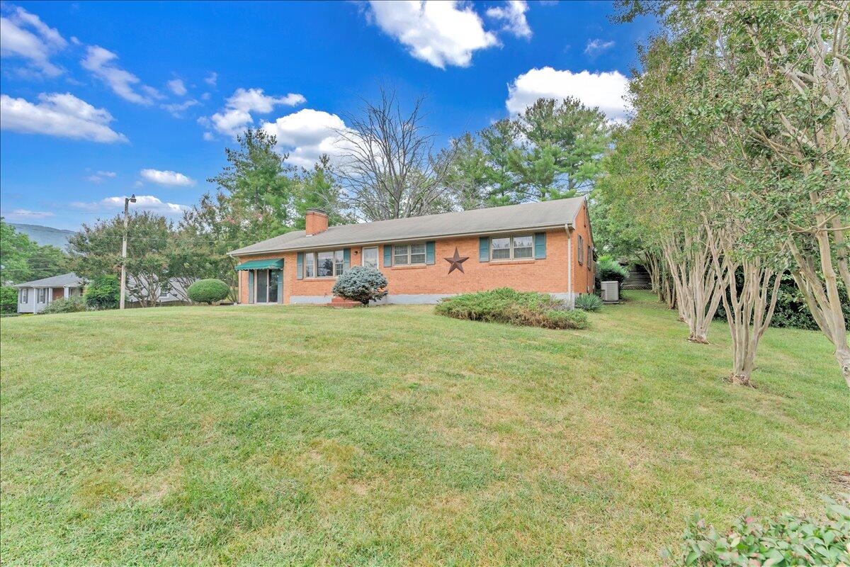 1525 West Ruritan Road Roanoke, VA 24012 - Photo 59 of 62 a house view with a garden space