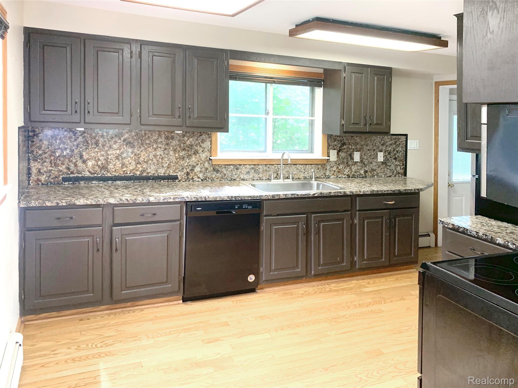 2880 Ridge Road White Lake, MI 48383 - Photo 9 of 51 09.jpg