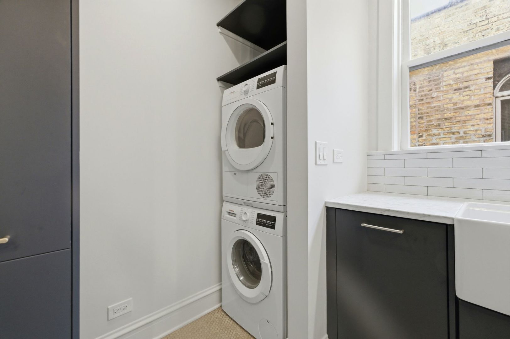 540 Sheridan Road, Unit 3 Evanston, IL 60202 - Photo 23 of 25 a utility room with dryer and washer