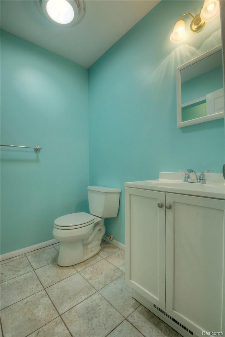 42032 Saltz Road Canton, MI 48187 - Photo 16 of 33 16 Lav.jpg