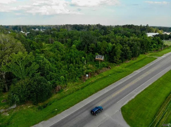 $1,000,000 | 35056 Highway 16, Denham Springs, LA 70706