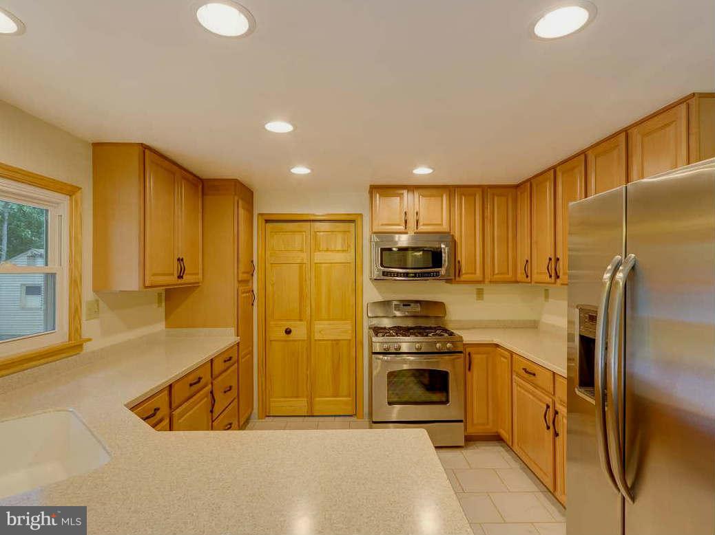 478 Edgewater Road Pasadena, MD 21122 - Photo 13 of 22 New Stainless Appliances