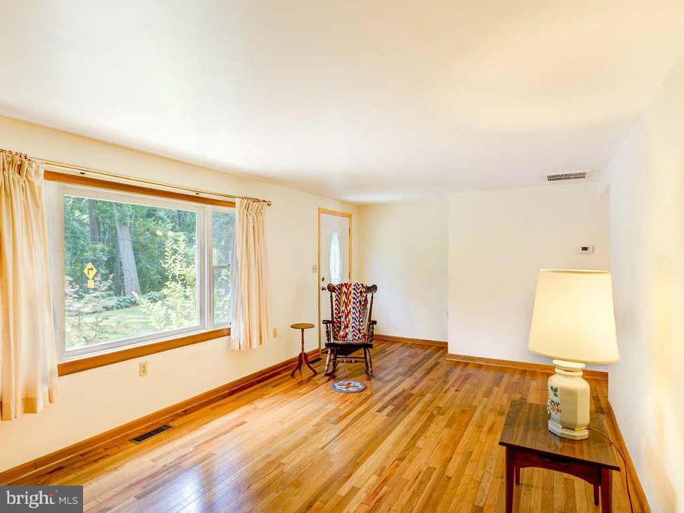 478 Edgewater Road Pasadena, MD 21122 - Photo 8 of 22 Living Room