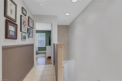 a view of an entryway with a livingroom