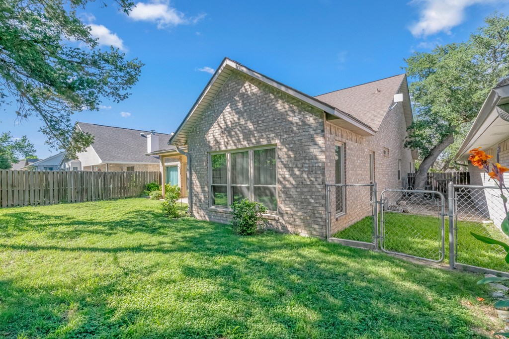 225 Los Cedros Loop Kerrville, TX 78028 - Photo 23 of 27 a view of a house with a yard and sitting area