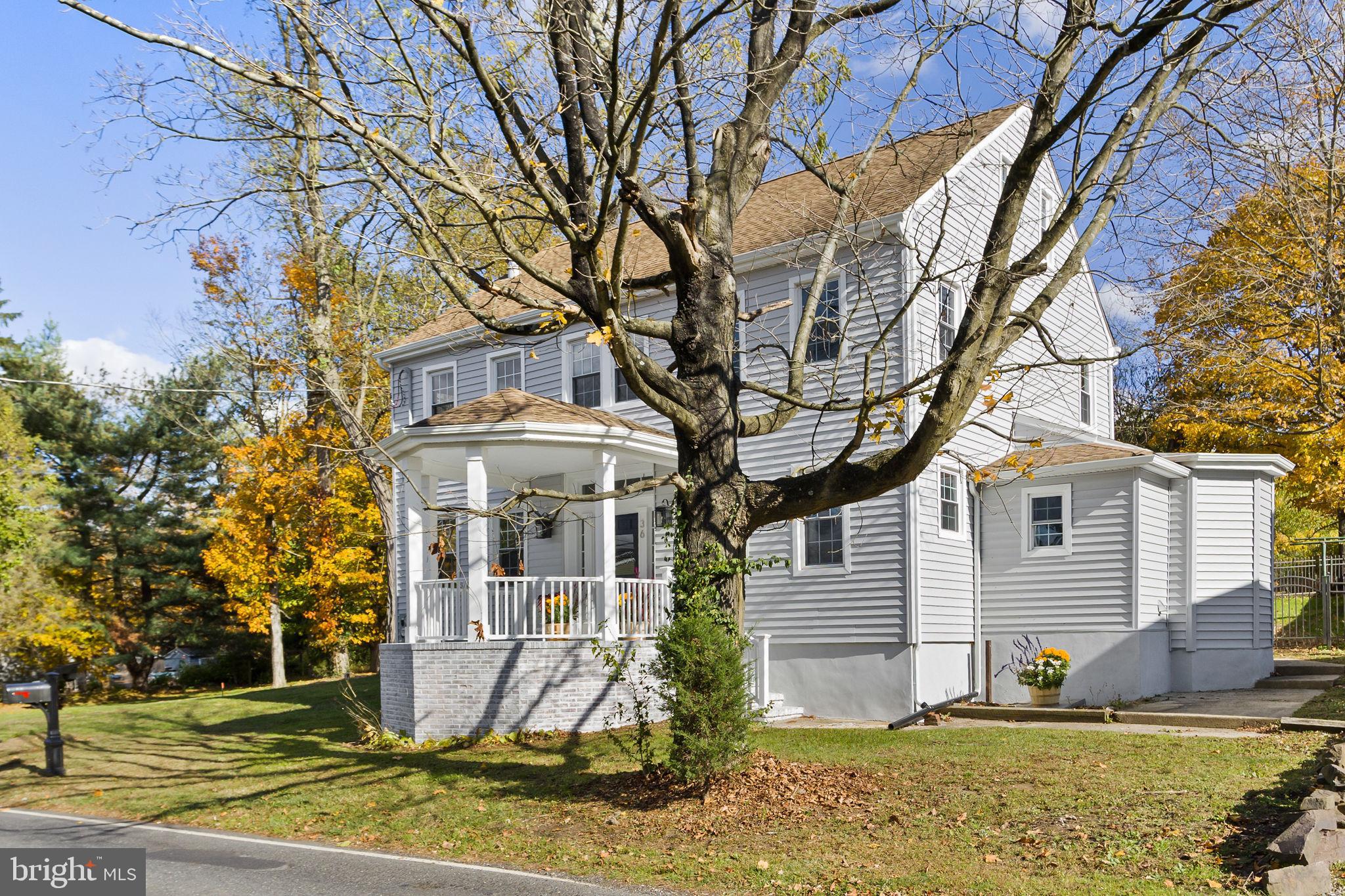 36 Chest-Georgetown Road Columbus, NJ 08022 - Photo 2 of 60 front view of a house with a yard