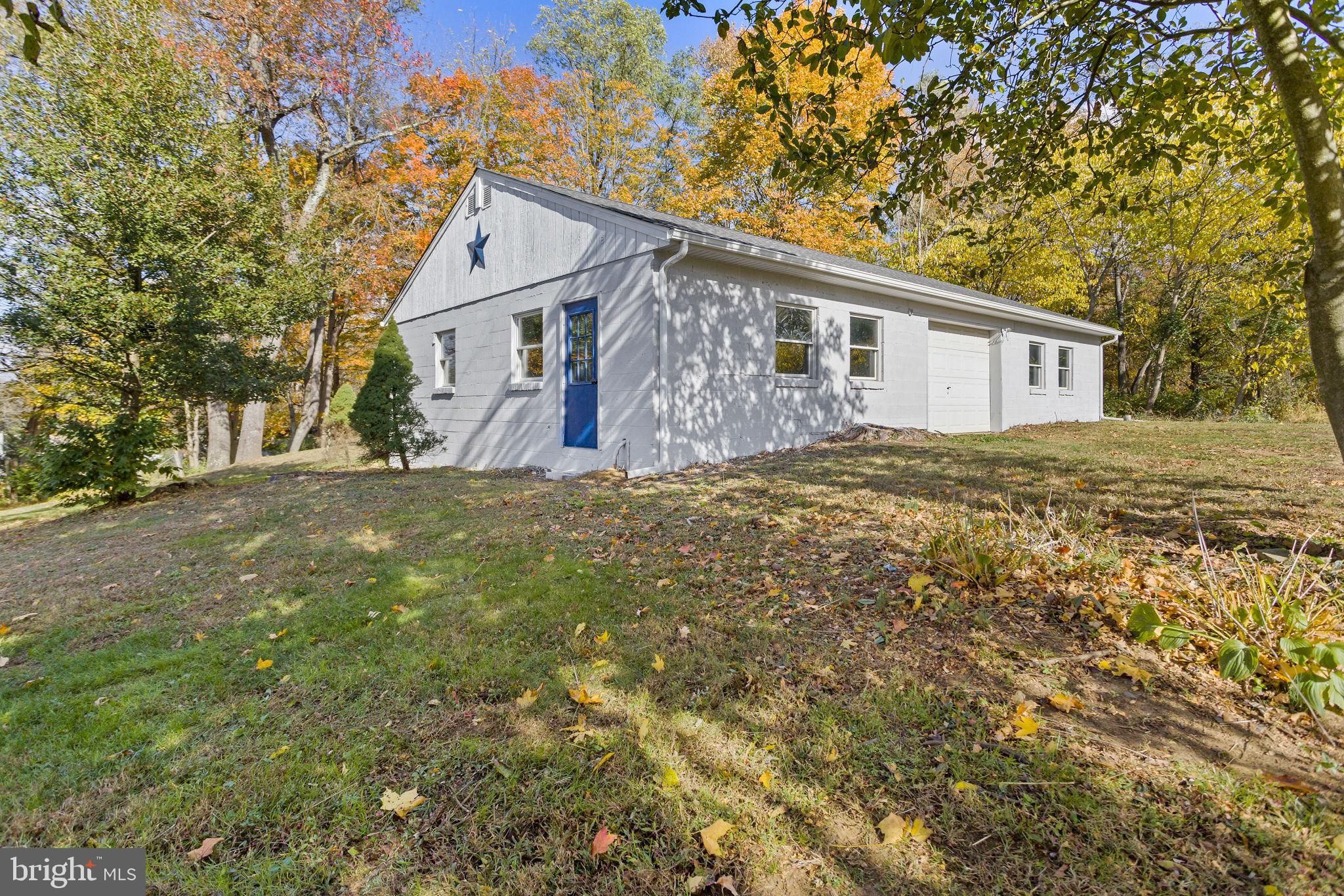 36 Chest-Georgetown Road Columbus, NJ 08022 - Photo 56 of 60 a view of a yard in front of a house with large trees