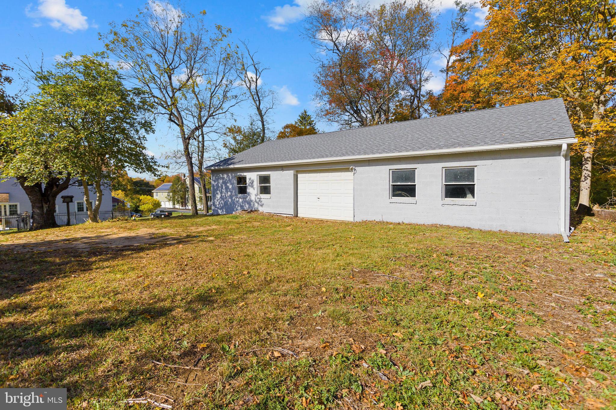 36 Chest-Georgetown Road Columbus, NJ 08022 - Photo 59 of 60 a house that has a tree in front of it