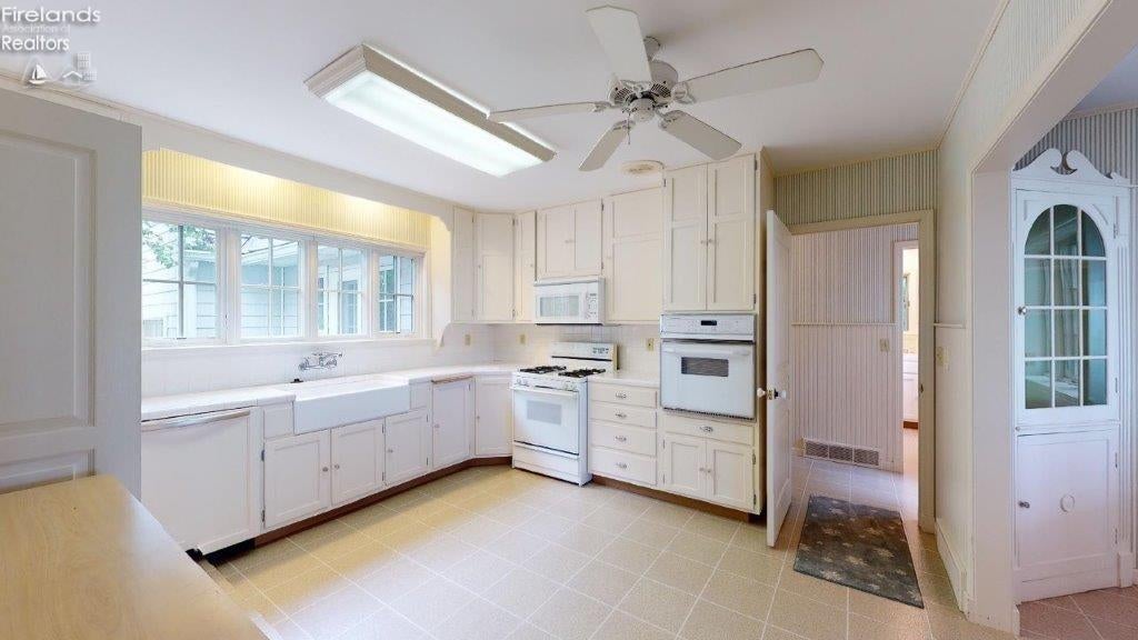 2611 East Sand Road Port Clinton, OH 43452 - Photo 10 of 34 Gallery Image 10