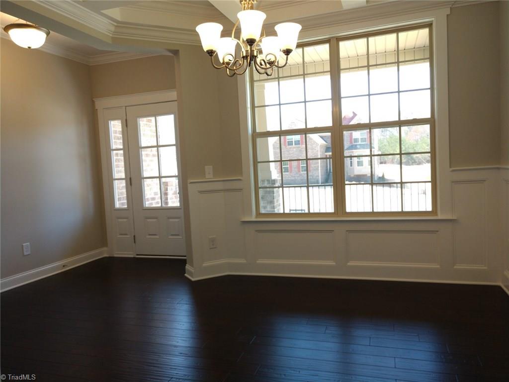 5517 Rambling Road Greensboro, NC 27409 - Photo 3 of 27