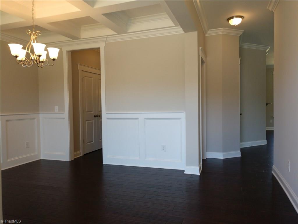 5517 Rambling Road Greensboro, NC 27409 - Photo 4 of 27
