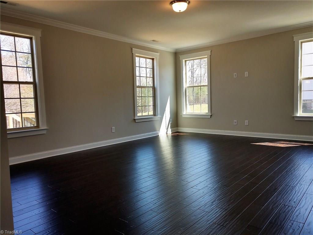 5517 Rambling Road Greensboro, NC 27409 - Photo 8 of 27
