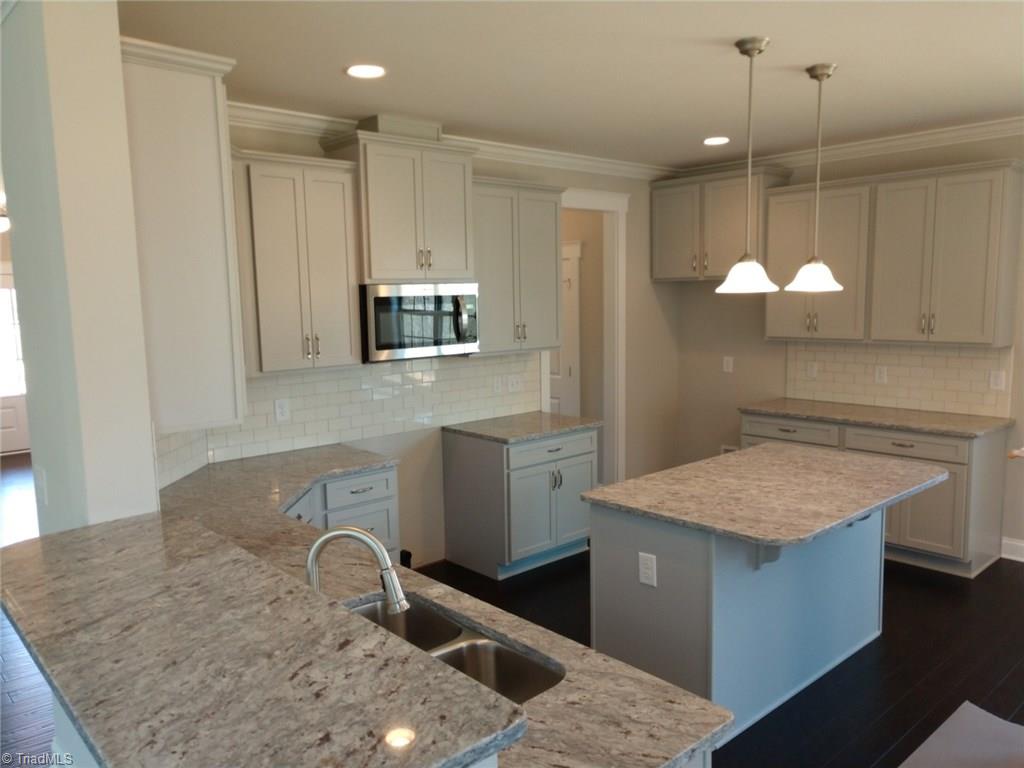 5517 Rambling Road Greensboro, NC 27409 - Photo 9 of 27