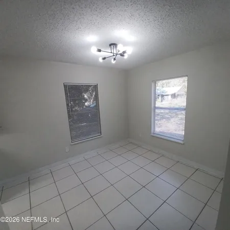 $1,400 | 253 Stillwell Avenue, Palatka, FL 32177