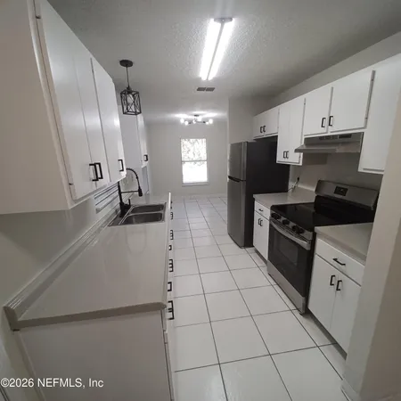 $1,400 | 253 Stillwell Avenue, Palatka, FL 32177