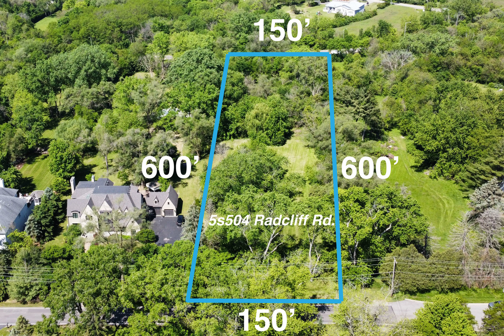 5S504 Radcliff Road Naperville, IL 60563 - Photo 3 of 23 a picture of street light pole