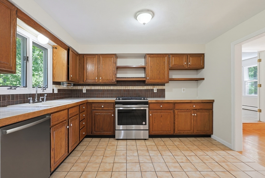 16 Blacksmith Road Cumberland, RI 02864 - Photo 12 of 36